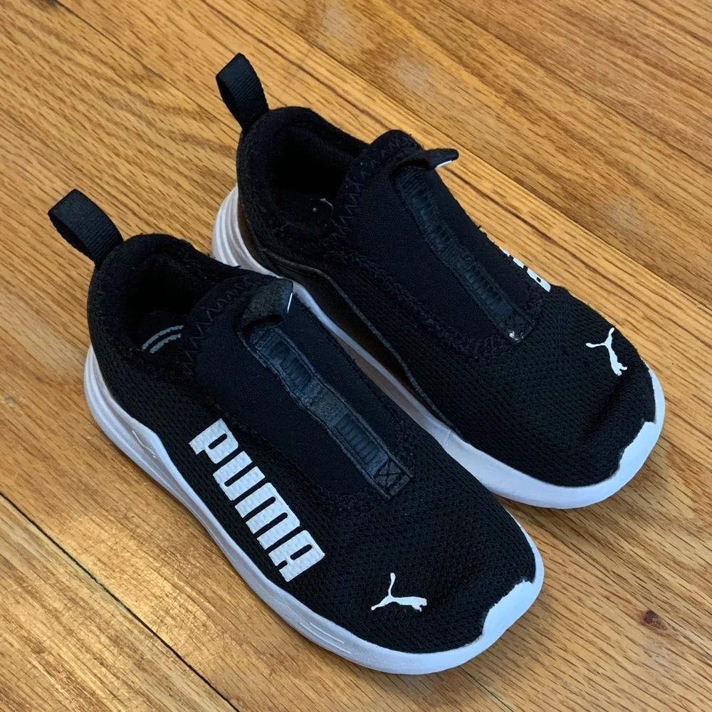 Lot Bundle Toddler Girl Sneakers Puma Nike size 9T